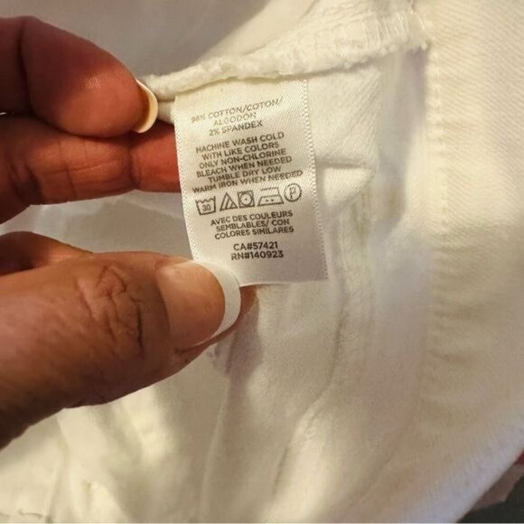 Ann Taylor LOFT Cotton Boyfriend Denim Shorts in White with 10 1/2 " inseam Sz 2 - Picture 8 of 10